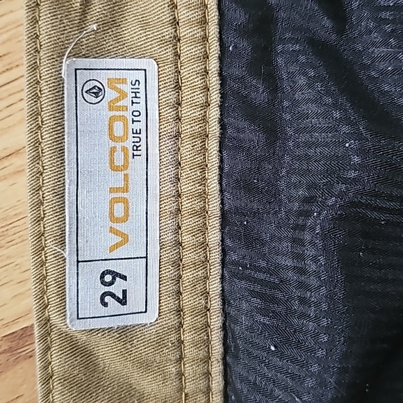 Volcom Shorts - Picture 6 of 8